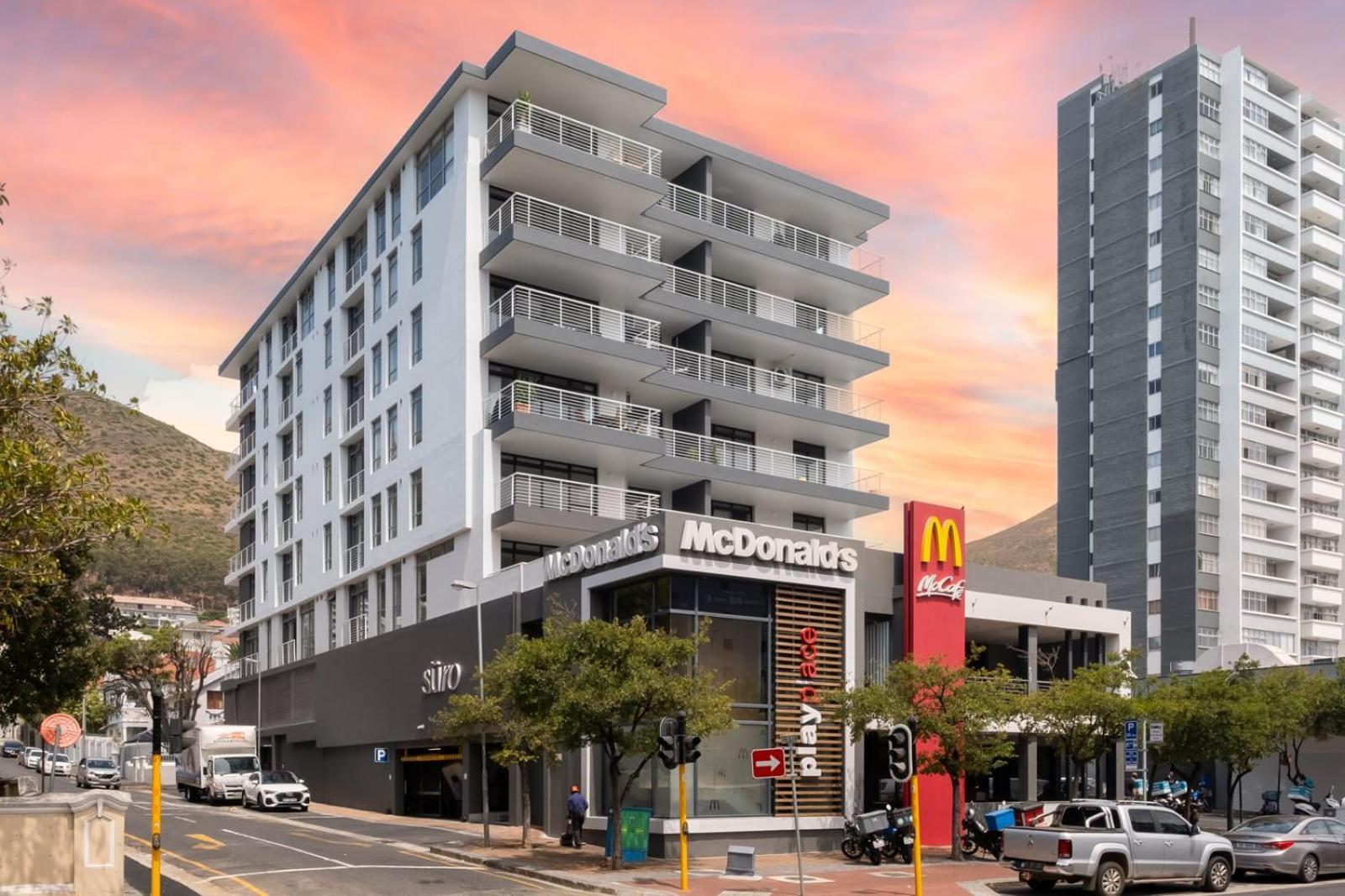 Heart Of Sea Point Mountain Views Apartment *
