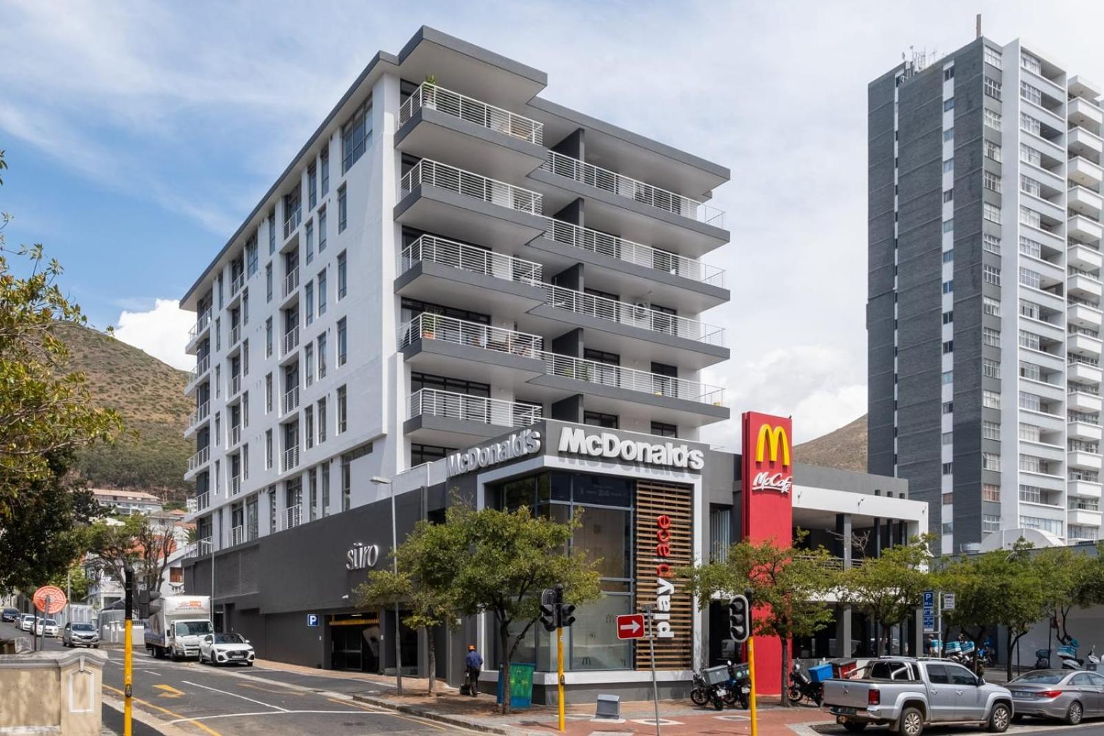 Apartment Heart Of Sea Point Mountain Views Cape Town